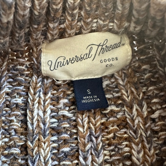 Women’s cute sweater. Size small. - Picture 6 of 8